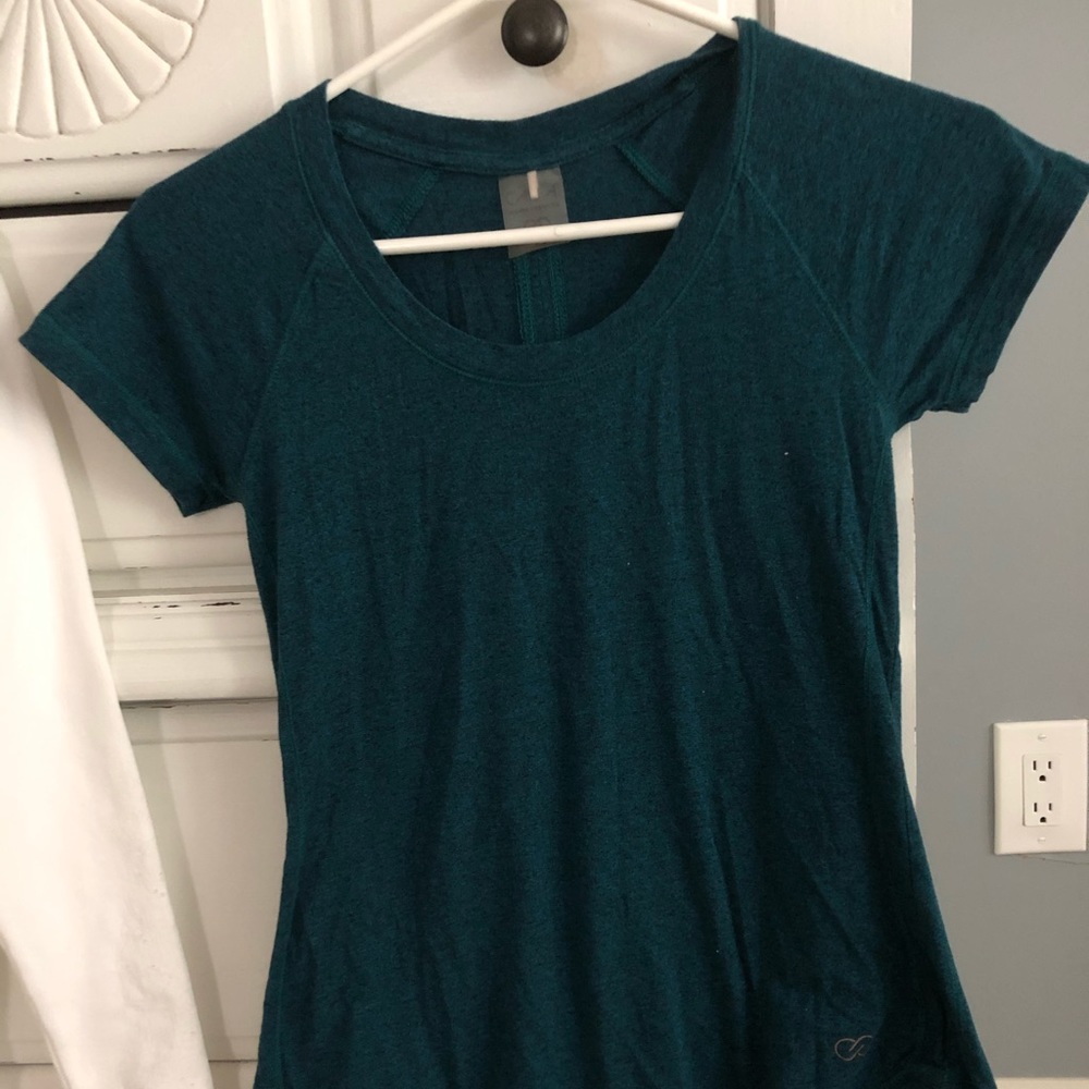 Athletic short sleeve shirt